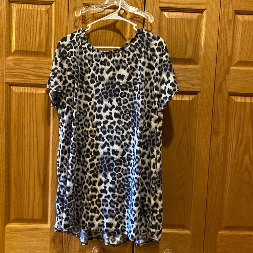 Leopard Print 1xl top short sleeve.